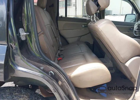 2010 Jeep Liberty Sport z USA, uszkodzony, nr VIN 1J4PP2GK8AW102801